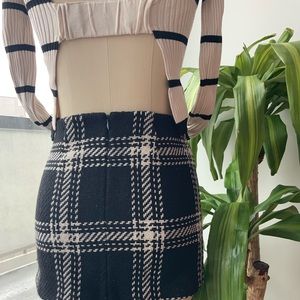 Black 🖤 White 🍁plaid Tweed skirt